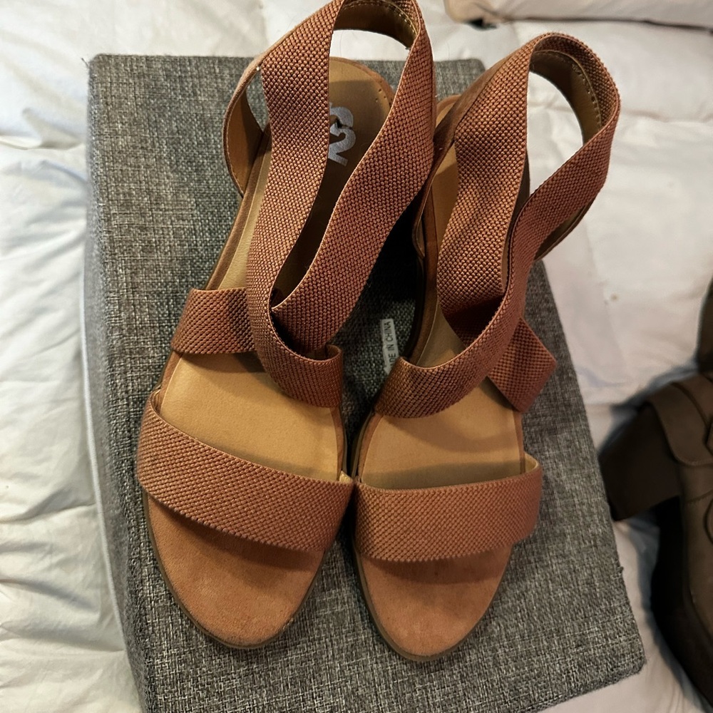 Pink heeled sandal